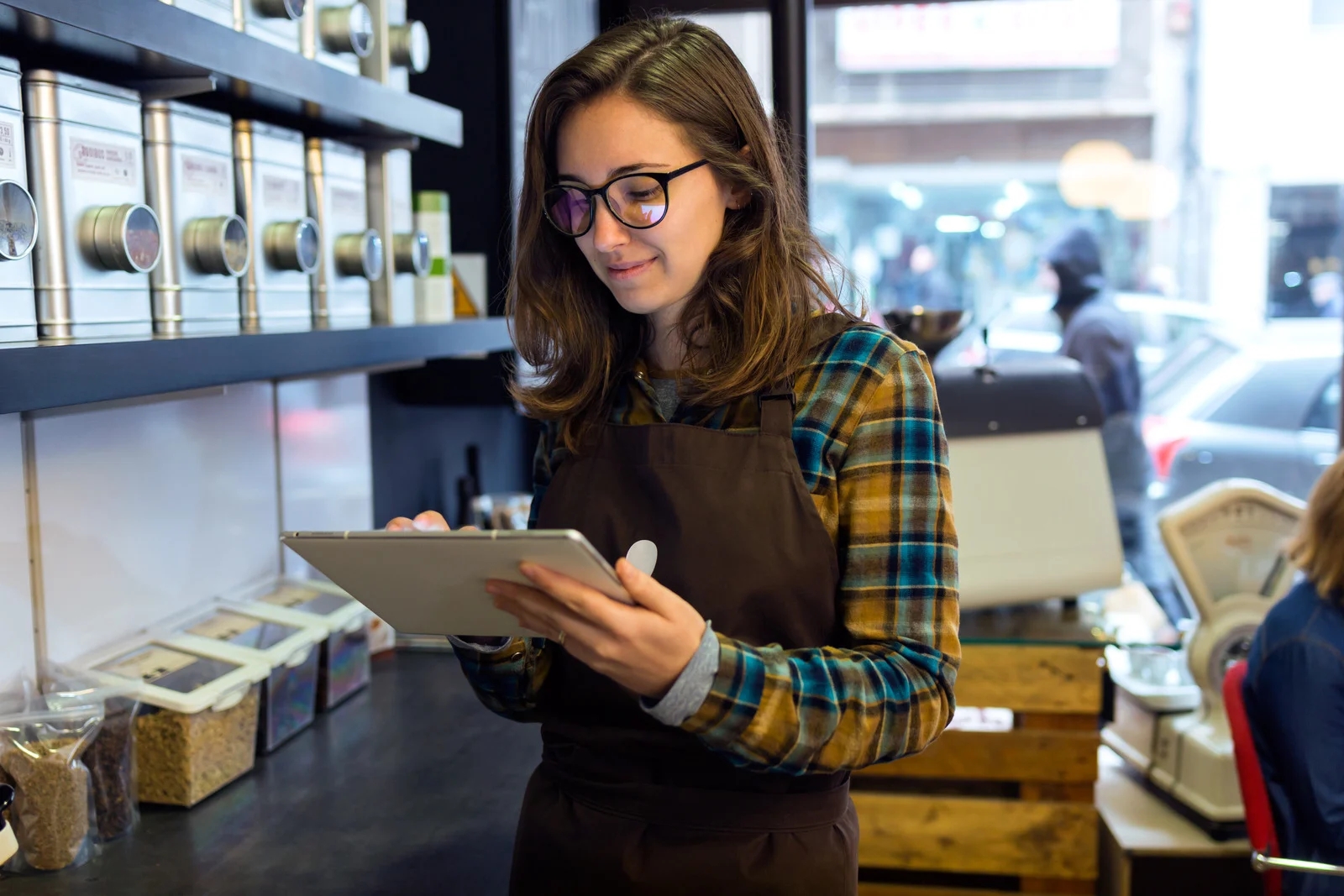 retail-store-lady.webp