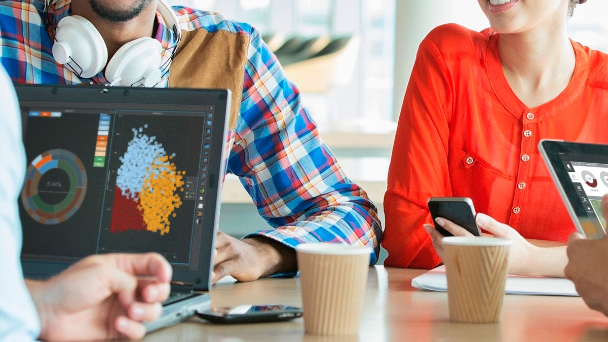 coworkers-with-dashboards-on-devices-1.jpg